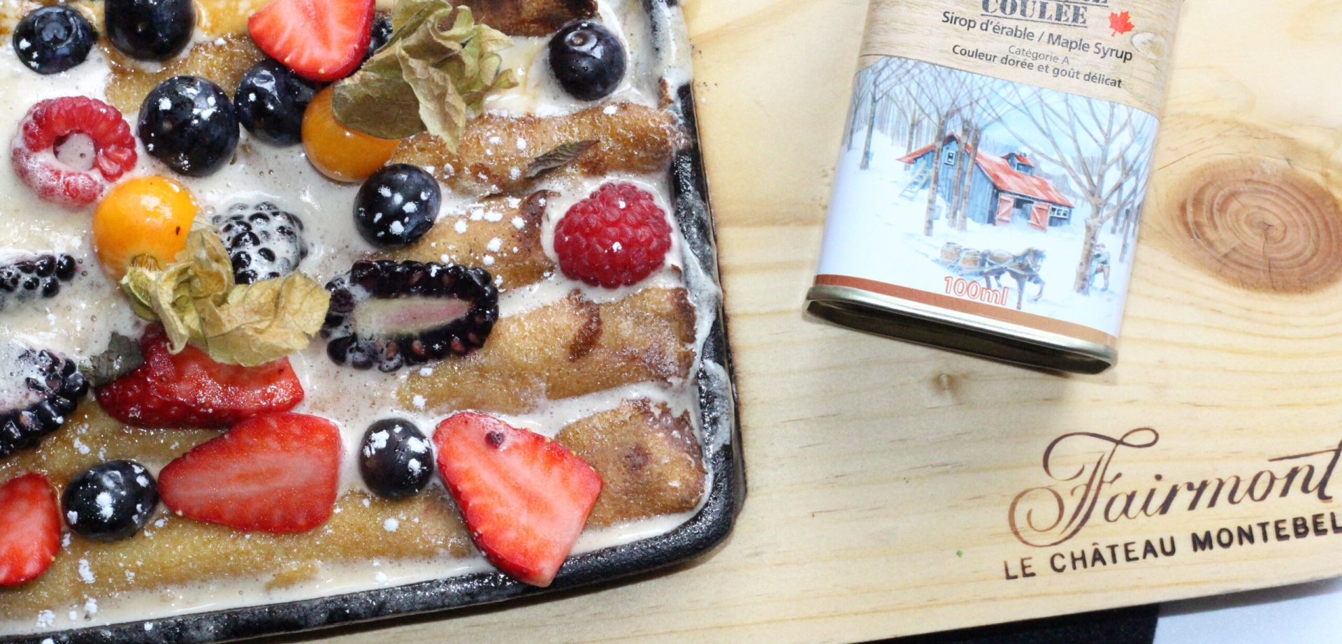 Plateau de fruits et un pot de sirop d'érable