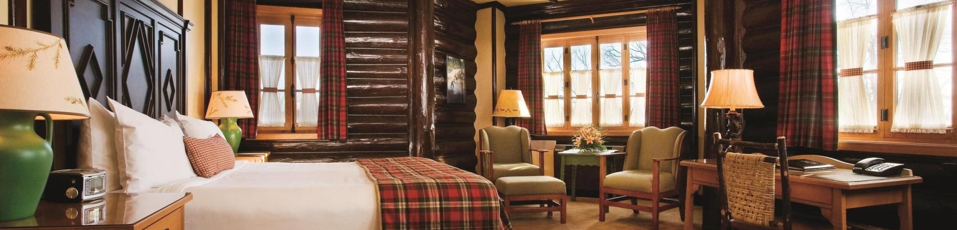 chambre avec coin salon et bureau