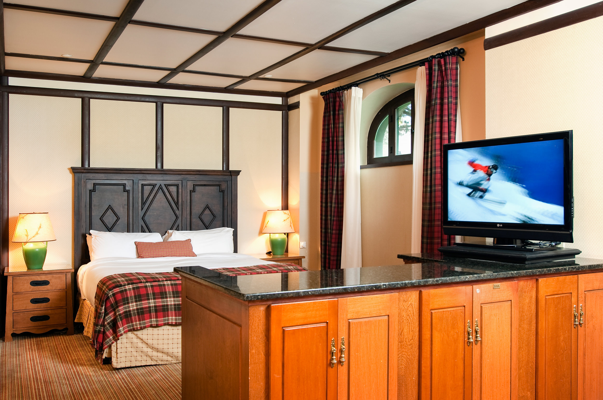 bedroom with be and island