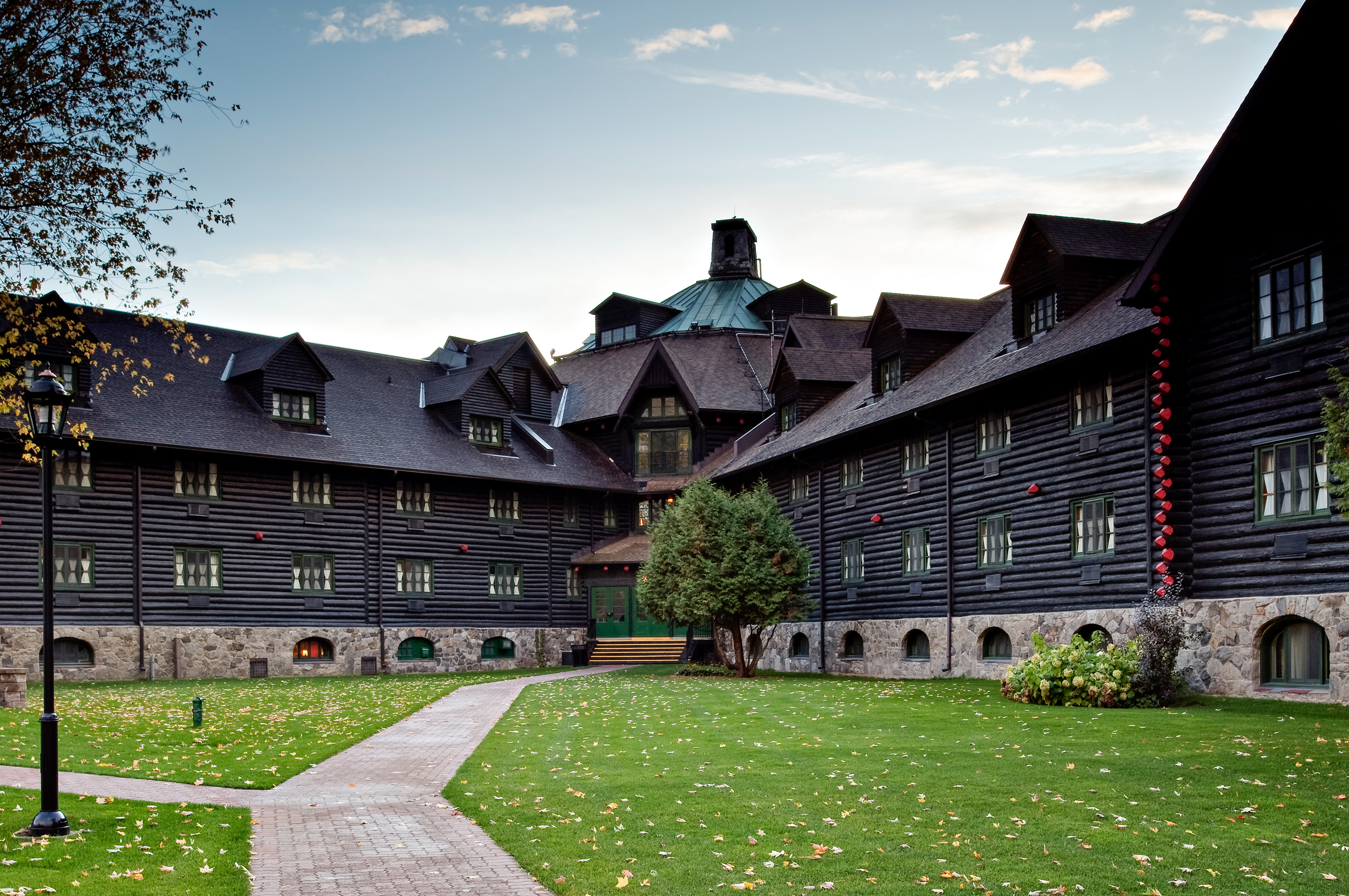 Fiche extérieure de Chateaux Montebello