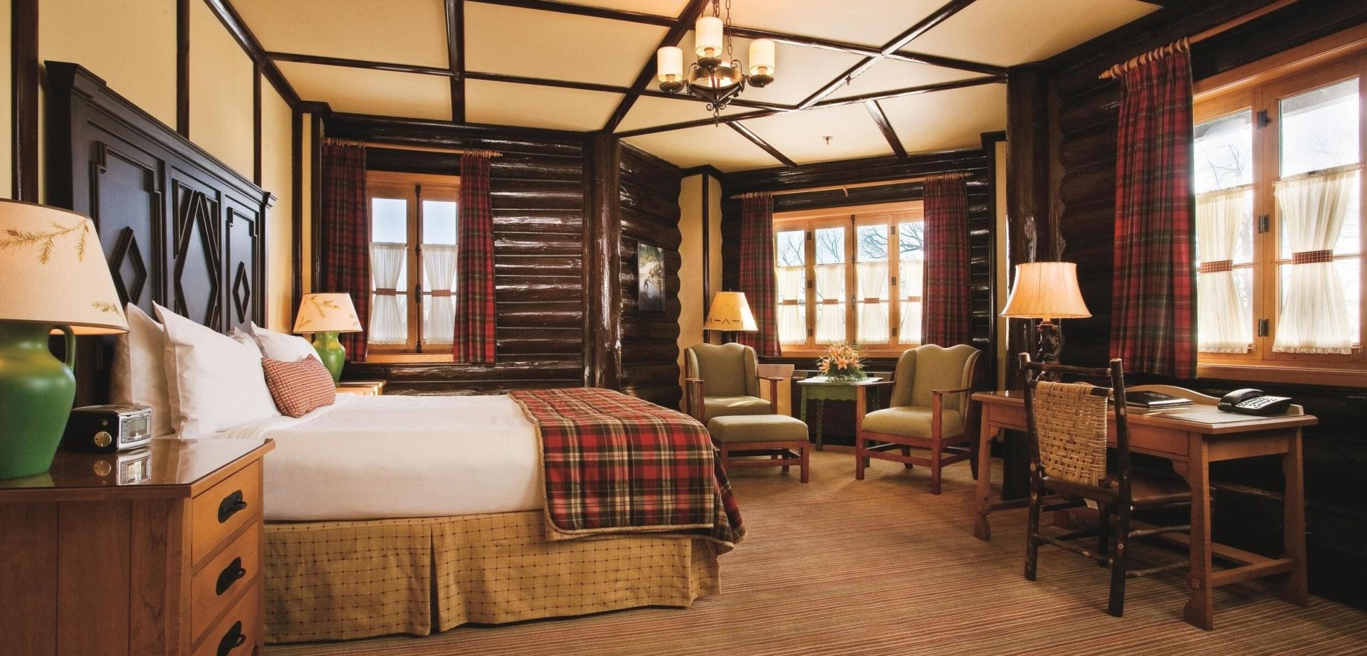 bedroom with sitting area and desk