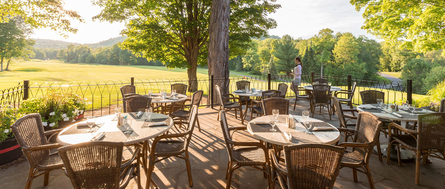 coin repas à l'extérieur près du parcours de golf