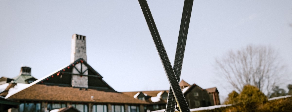 ski pair crossed hotel winter view chateau montebello