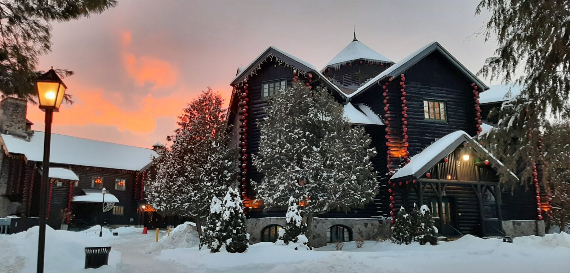 Fiche extérieure de l'hôtel en hiver