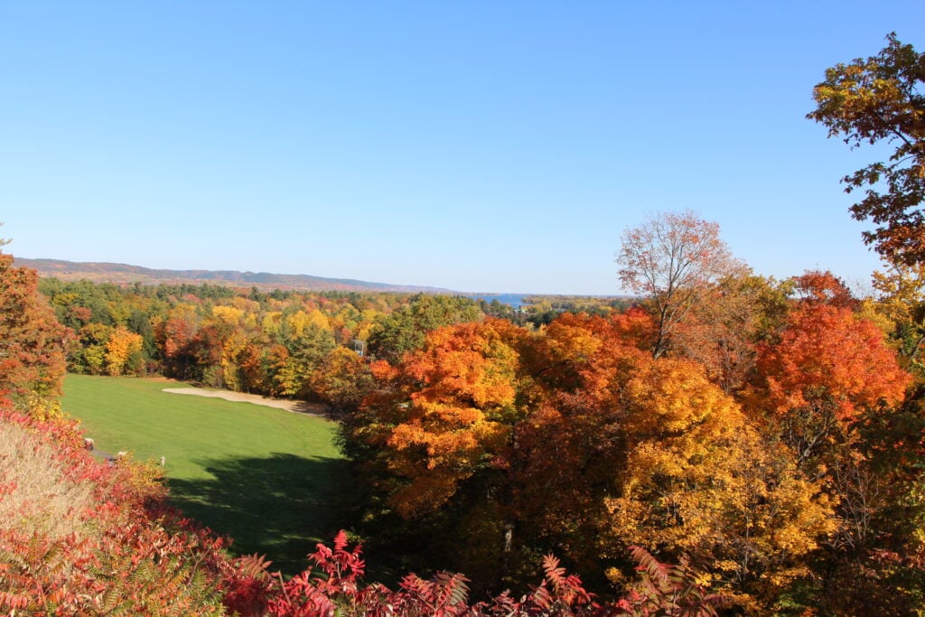chateau montebello golf course color leaves