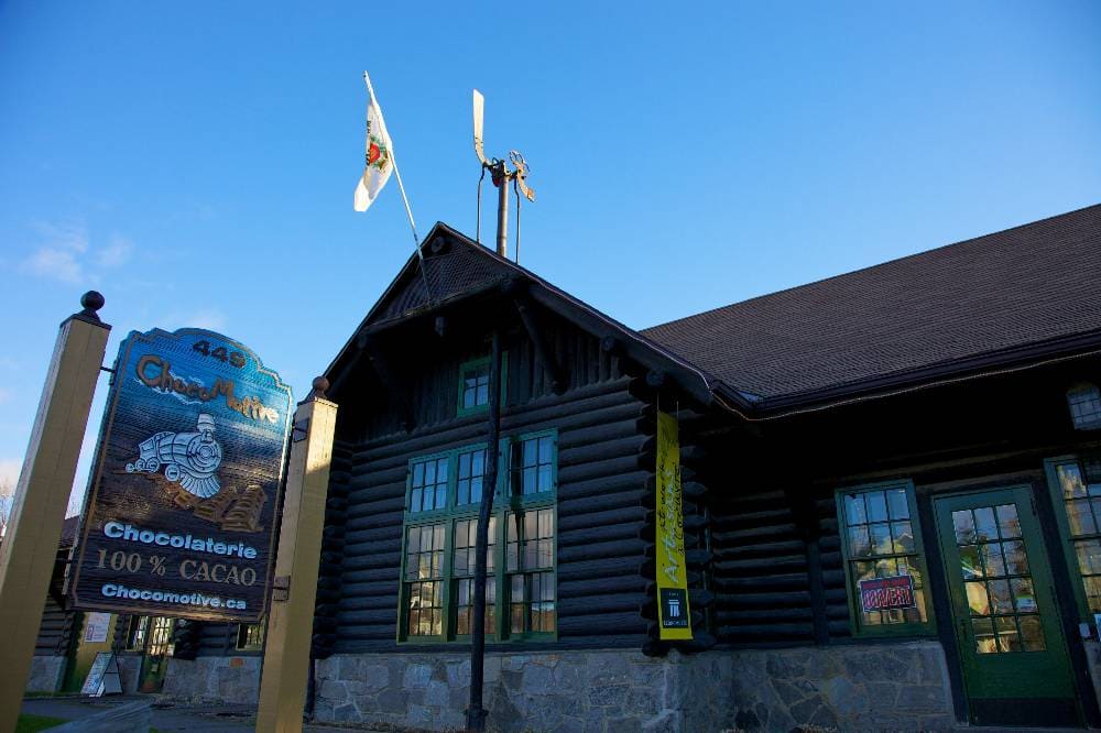 wood-log chocolate shop