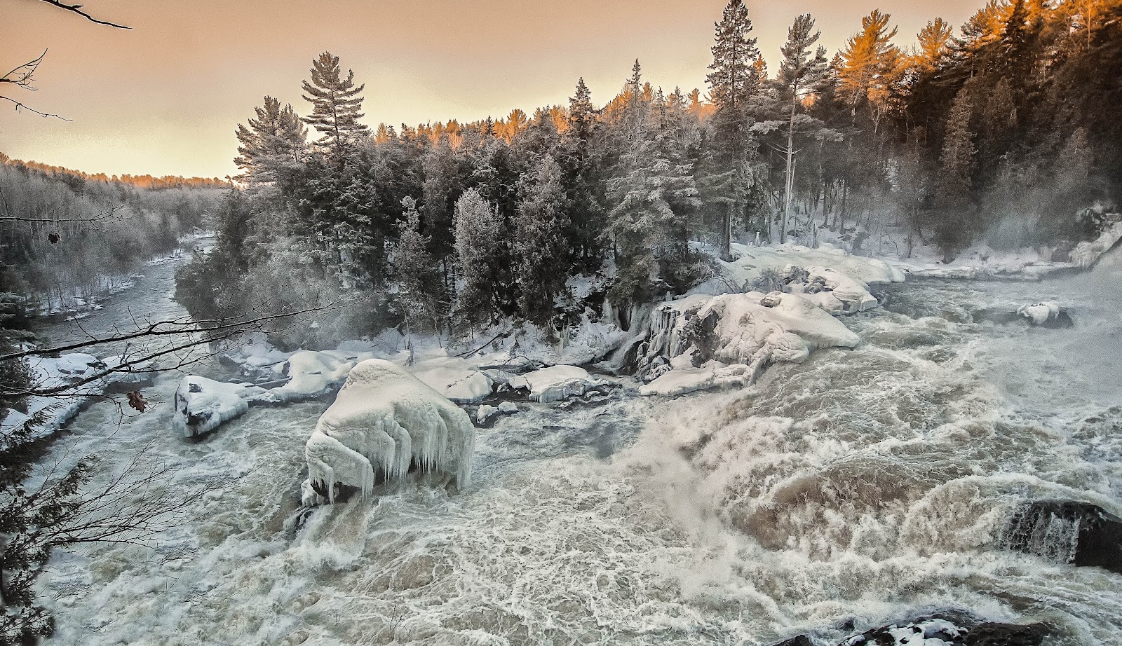 Visit & Explore the Plaisance Waterfalls Fairmont Le Château Montebello